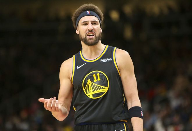 队中场的长 队中场的长